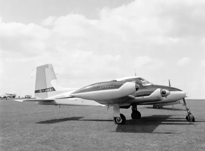 Framed Print : Cessna 310C G-ARBI Framed Print : Cessna 310C G-ARBI