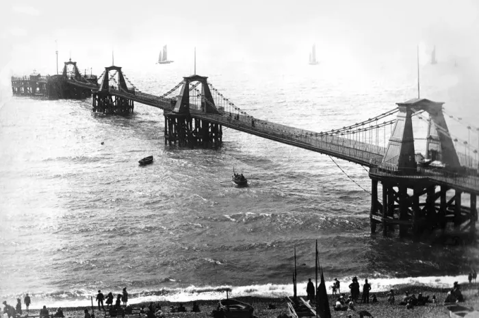 Framed Print : Chain Bridge, Brighton Framed Print : Chain Bridge, Brighton