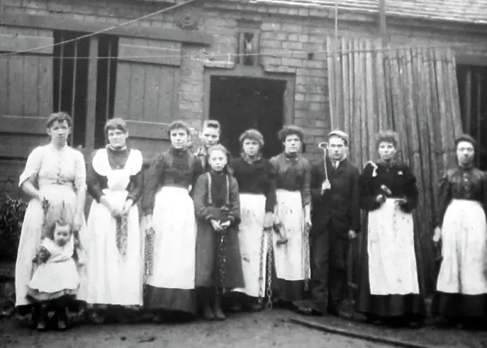 Framed Print : Chainmakers, Cradley heath, Birmingham Framed Print : Chainmakers, Cradley heath, Birmingham