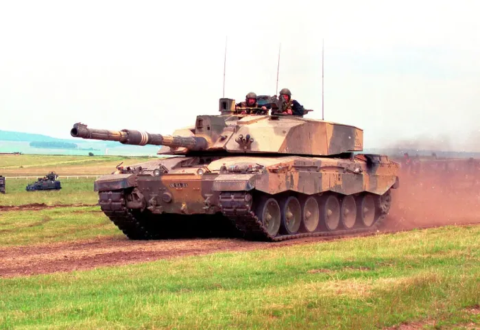 Framed Print : Challenger II main battle tank