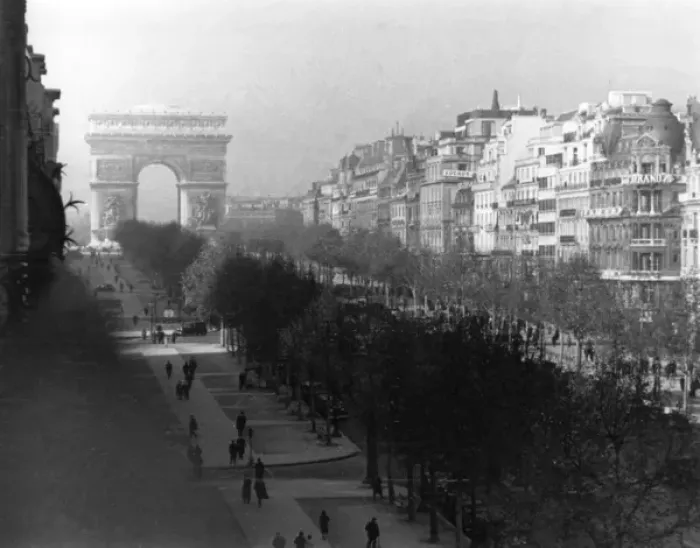 Framed Print : The Champs Elysees, Paris, France