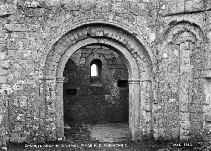 Framed Print : Chancel Arch in Teampull Finghin, Clonmacnois Framed Print : Chancel Arch in Teampull Finghin, Clonmacnois