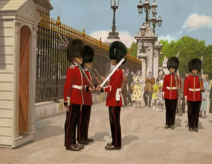 Framed Print : Changing the Guard, Buckingham Palace, London Framed Print : Changing the Guard, Buckingham Palace, London