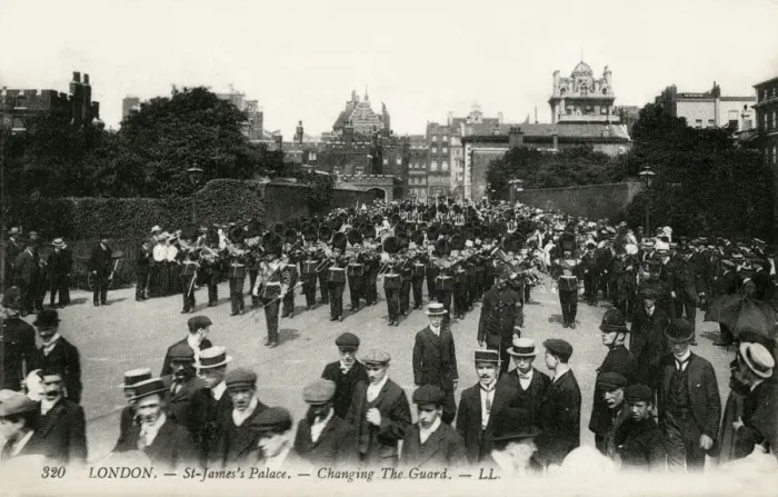 Framed Print : Changing the guard - St. Jamess Palace, London Framed Print : Changing the guard - St. Jamess Palace, London