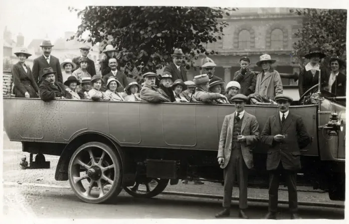Framed Print : Charabanc day trip run by R. Chisnell & Sons to Sydenham