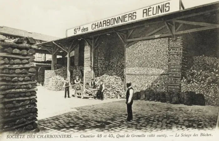 Framed Print : Charcoal works - Quay de Grenelle, Paris Framed Print : Charcoal works - Quay de Grenelle, Paris