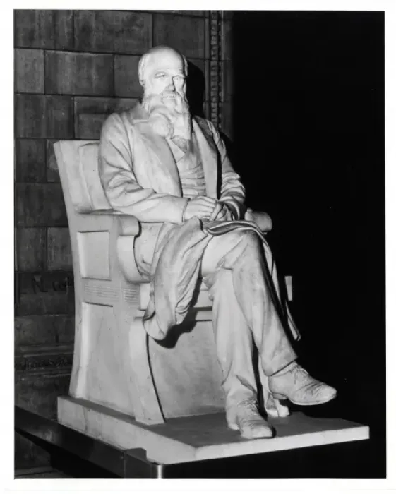 Framed Print : Charles Robert Darwin (1809-1882) Framed Print : Charles Robert Darwin (1809-1882)