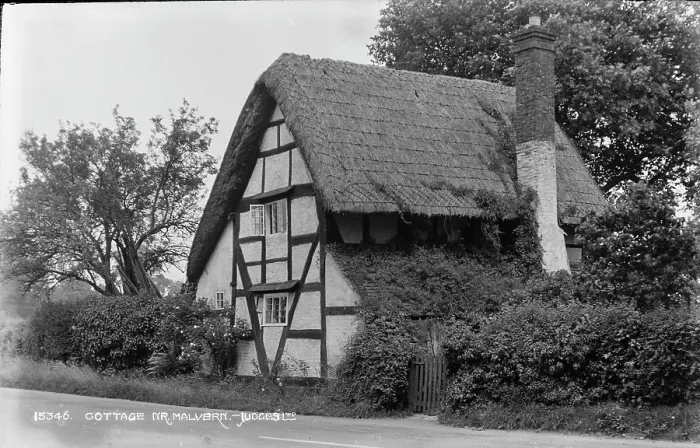 Framed Print : Charming Thatched Cottage Framed Print : Charming Thatched Cottage