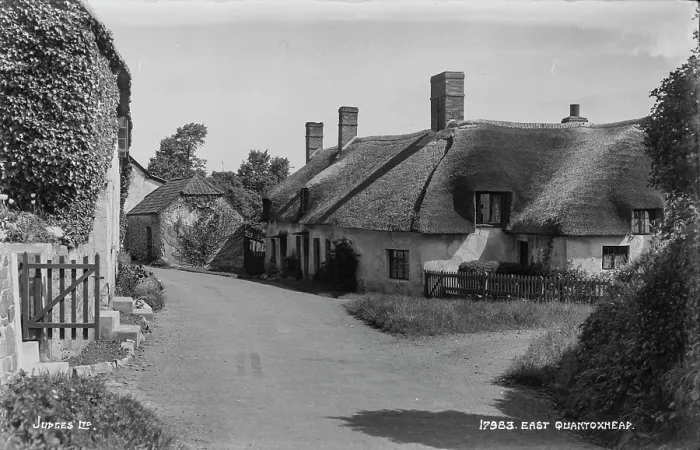 Framed Print : Charming Thatched Cottages in East Quantoxheap Framed Print : Charming Thatched Cottages in East Quantoxheap