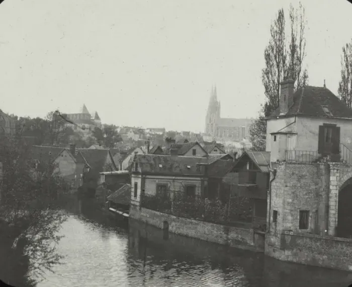 Framed Print : Chartres - Old Baths Framed Print : Chartres - Old Baths