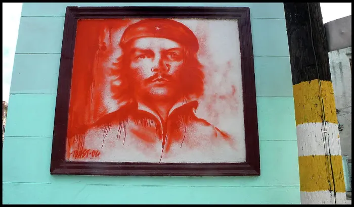 Framed Print : Che Guevara painting on wall in Havana, Cuba Framed Print : Che Guevara painting on wall in Havana, Cuba