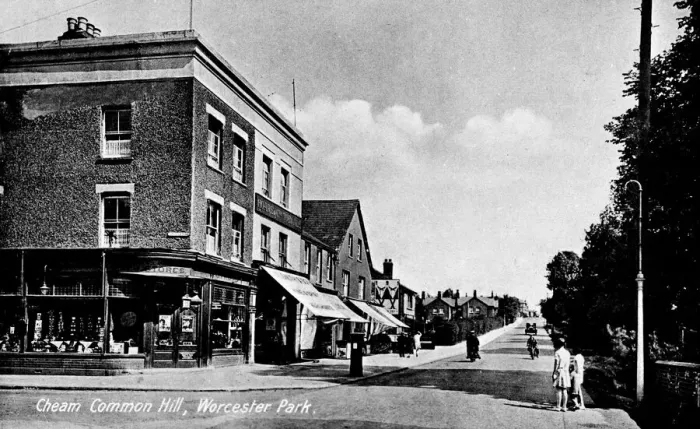 Framed Print : Cheam Common Hill, Worcester Park, SW London (Surrey) Framed Print : Cheam Common Hill, Worcester Park, SW London (Surrey)