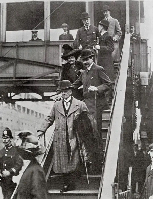 Framed Print : Cheered on landing: the White Star chairman home. Greeted sympathetically at Liverpool: Mr and Mrs Bruce Ismay leaving the liner Adriatic Framed Print : Cheered on landing: the White Star chairman home. Greeted sympathetically at Liverpool: Mr and Mrs Bruce Ismay leaving the liner Adriatic