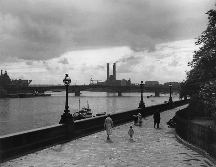 Framed Print : Chelsea Embankment Framed Print : Chelsea Embankment