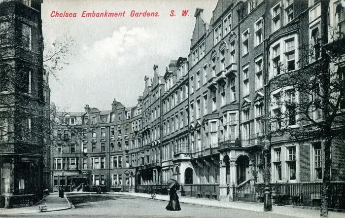 Framed Print : Chelsea Embankment Gardens, London - fancy apartments Framed Print : Chelsea Embankment Gardens, London - fancy apartments