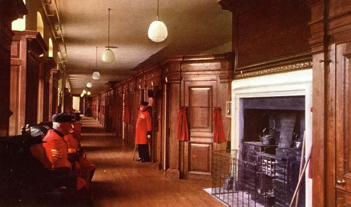 Framed Print : Chelsea Pensioners in a Long Ward, Royal Hospital, London Framed Print : Chelsea Pensioners in a Long Ward, Royal Hospital, London