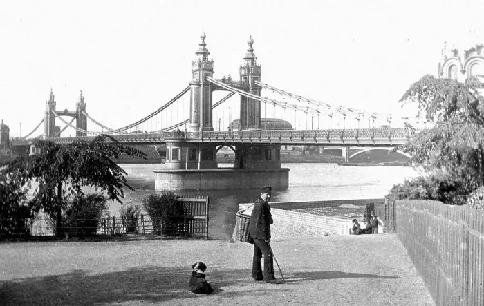 Framed Print : Chelsea Suspension Bridge, London, River Thames Framed Print : Chelsea Suspension Bridge, London, River Thames