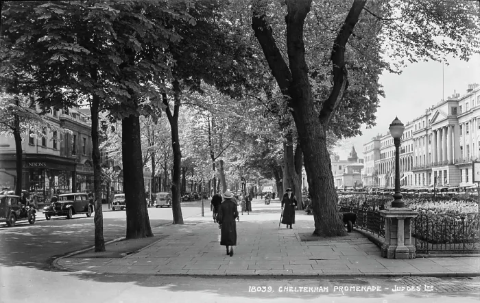 Framed Print : Cheltenham Promenade Framed Print : Cheltenham Promenade
