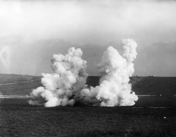 Chemical warfare, Livens bomb exploding, WW1
