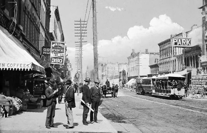 Framed Print : Chicago streetcar, USA Framed Print : Chicago streetcar, USA