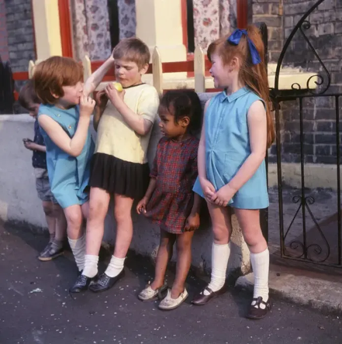 Framed Print : Five children on a Balham street, SW London Framed Print : Five children on a Balham street, SW London