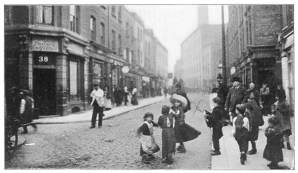 Children in Brick Lane 1907