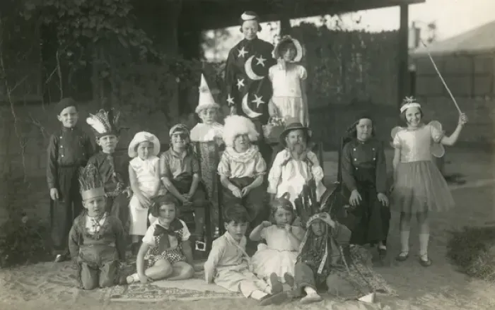 Framed Print : Children of British Officials stationed at Port Said Framed Print : Children of British Officials stationed at Port Said