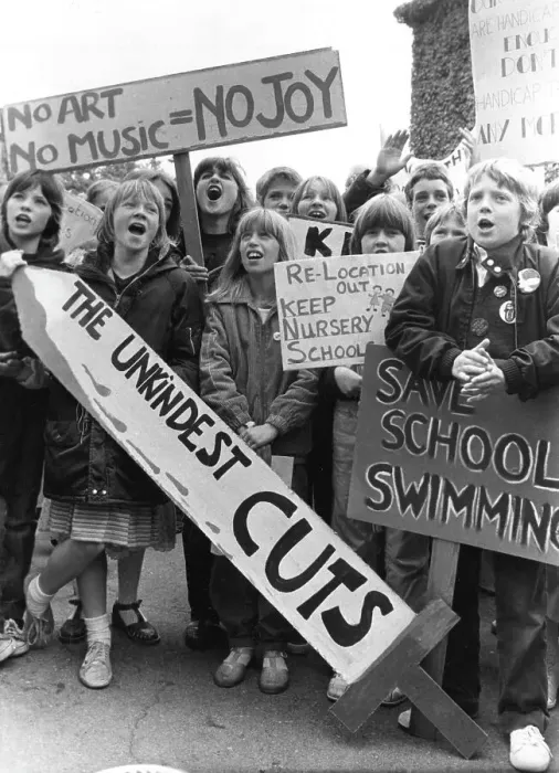 Framed Print : Children campaigning against education cuts, Sussex Framed Print : Children campaigning against education cuts, Sussex