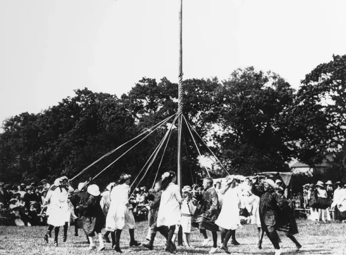Framed Print : Children dancing round a maypole Framed Print : Children dancing round a maypole