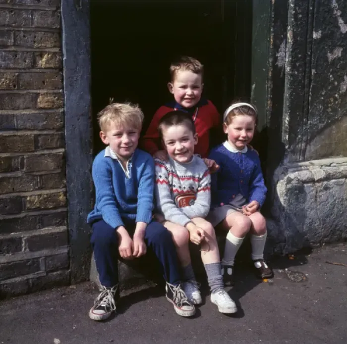 Framed Print : Children on doorstep in a Balham street, SW London Framed Print : Children on doorstep in a Balham street, SW London