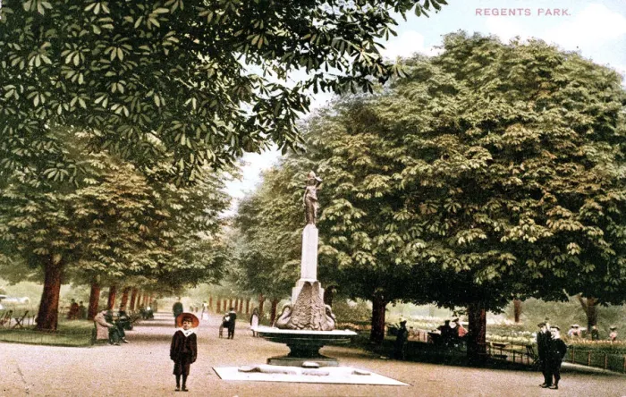 Framed Print : Children by a fountain, Regents Park, London Framed Print : Children by a fountain, Regents Park, London