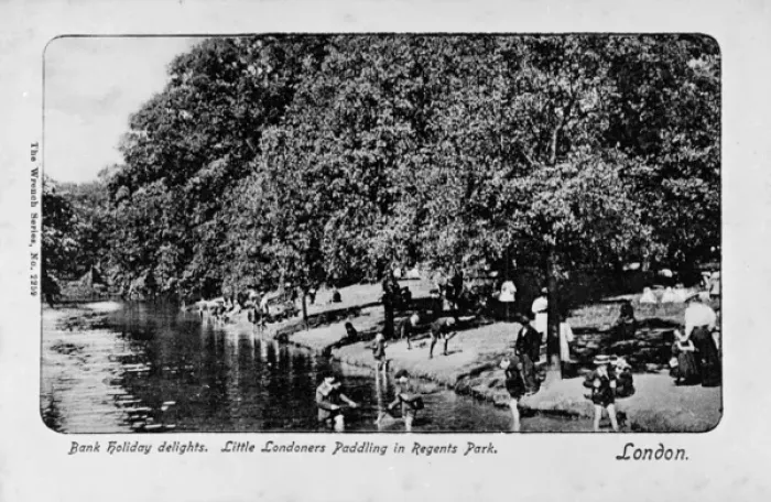 Framed Print : Children paddling in Regents Park, London Framed Print : Children paddling in Regents Park, London