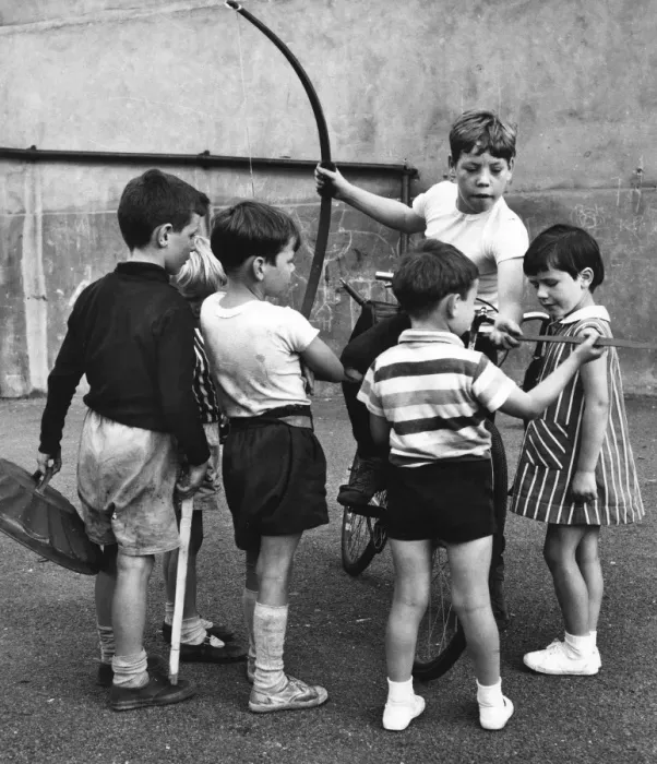 Framed Print : Children playing on a Balham street, SW London Framed Print : Children playing on a Balham street, SW London