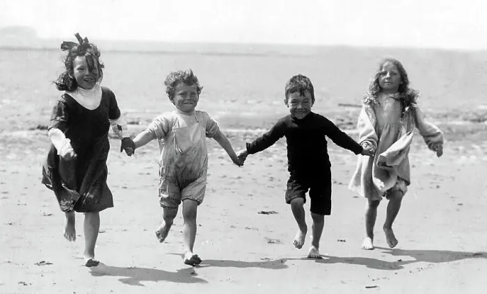 Framed Print : Children playing on the beach (seaside) Framed Print : Children playing on the beach (seaside)
