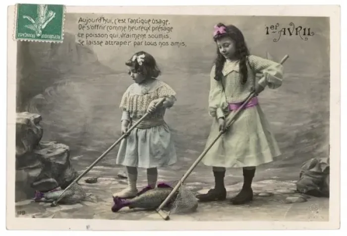 Framed Print : Children with Poissons Framed Print : Children with Poissons