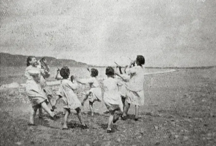 Framed Print : Children from Scholfield Home, Wavertree, at Conway Framed Print : Children from Scholfield Home, Wavertree, at Conway