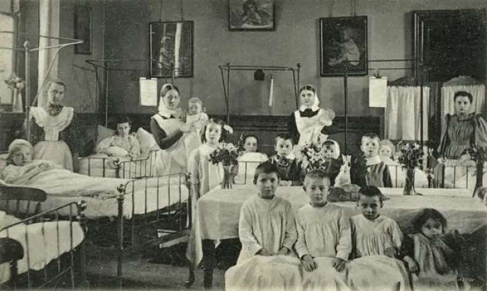 Framed Print : Childrens Ward at German Hospital, London Framed Print : Childrens Ward at German Hospital, London