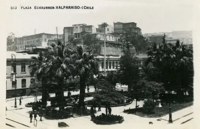 Framed Print : Chile - Valparaiso - Plaza Echurren Framed Print : Chile - Valparaiso - Plaza Echurren
