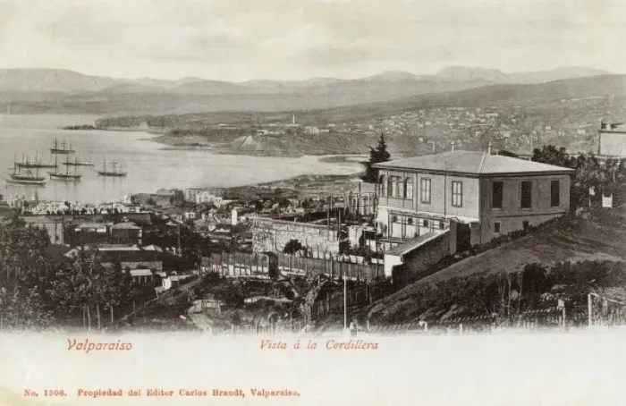 Framed Print : Chile - Valparaiso - View toward the Andes Framed Print : Chile - Valparaiso - View toward the Andes
