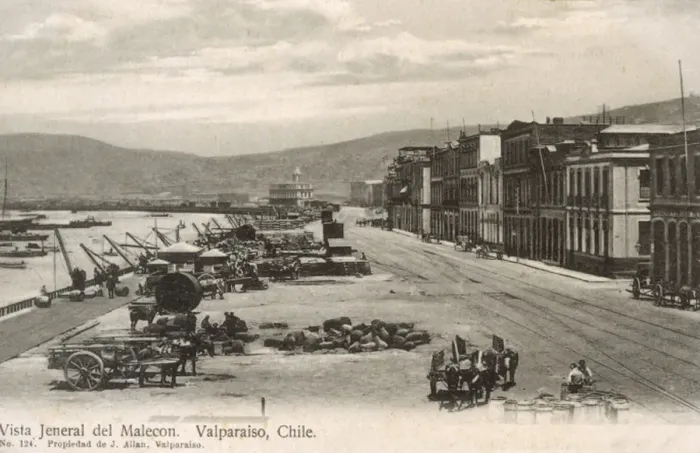 Framed Print : Chile - Valparaiso - View of Malecon Framed Print : Chile - Valparaiso - View of Malecon