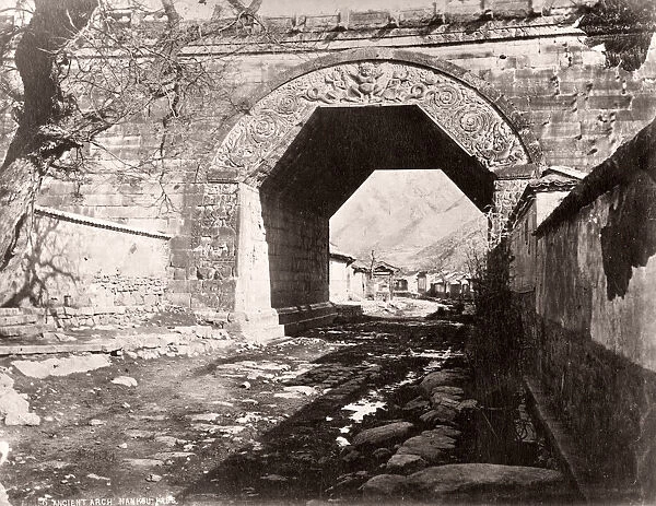 China c. 1880s - ancient arch Nankou Pass - Yuntai