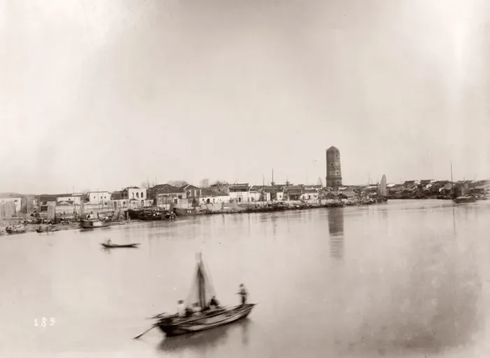 Framed Print : China c. 1880s - boats on the Yangtze River at Wuhu Framed Print : China c. 1880s - boats on the Yangtze River at Wuhu