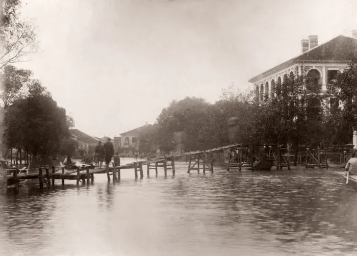Framed Print : China c. 1880s - flooding Hankow Hankou Wuhan Framed Print : China c. 1880s - flooding Hankow Hankou Wuhan