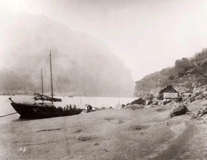 Framed Print : China c. 1880s - gorge on the Yangtze river Framed Print : China c. 1880s - gorge on the Yangtze river