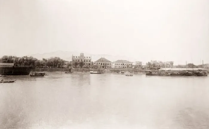 Framed Print : China c. 1880s - Kiukiang, Jiujiang waterfront Framed Print : China c. 1880s - Kiukiang, Jiujiang waterfront