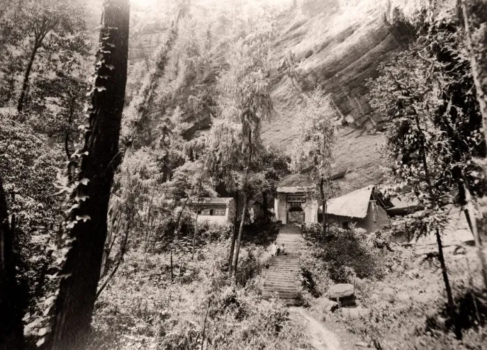 Framed Print : China c. 1880s - mountain monastery close to the Yangtze river Framed Print : China c. 1880s - mountain monastery close to the Yangtze river