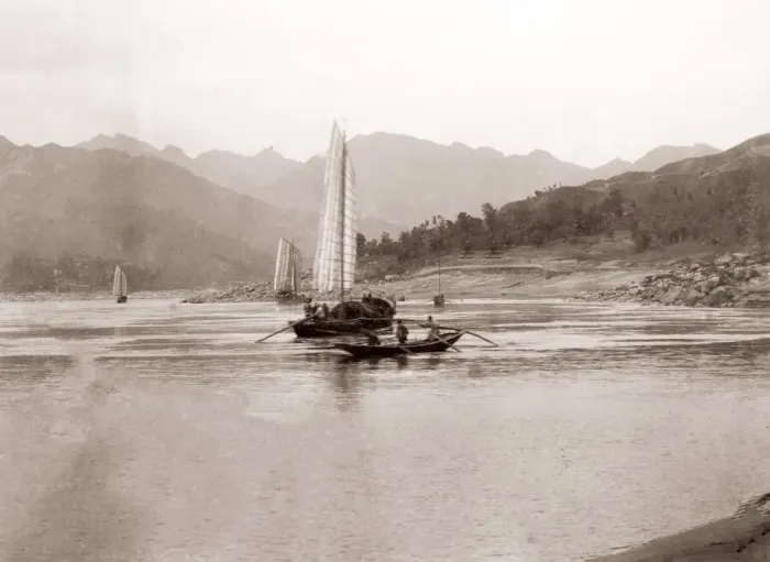 Framed Print : China c. 1880s - scene on the banks of the Yangtze river Framed Print : China c. 1880s - scene on the banks of the Yangtze river