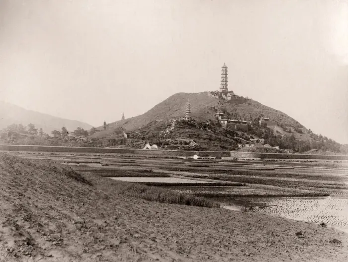 Framed Print : China c. 1880s - view, probably Peking, Beijing area Framed Print : China c. 1880s - view, probably Peking, Beijing area