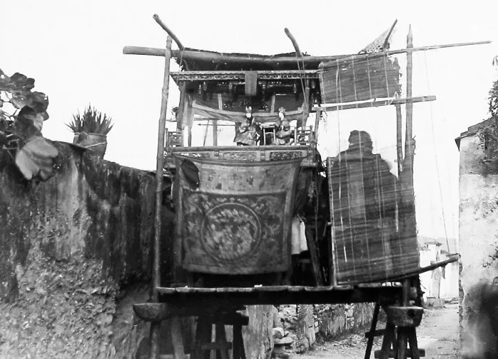 Framed Print : China street puppeteer pre-1900 Framed Print : China street puppeteer pre-1900