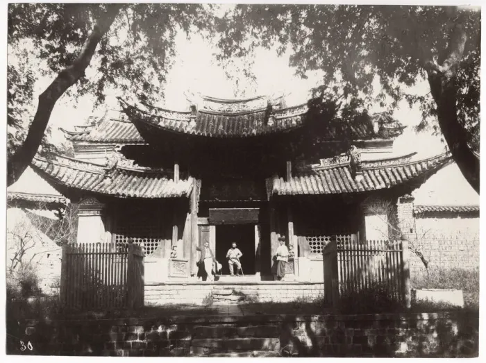 Framed Print : Chinese Buddhist temple China, Burma border, Myanamar Framed Print : Chinese Buddhist temple China, Burma border, Myanamar